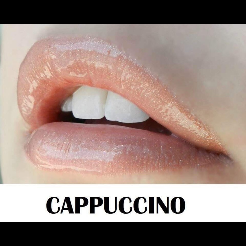 LipSense longlasting lip color lasts 4-18 hours